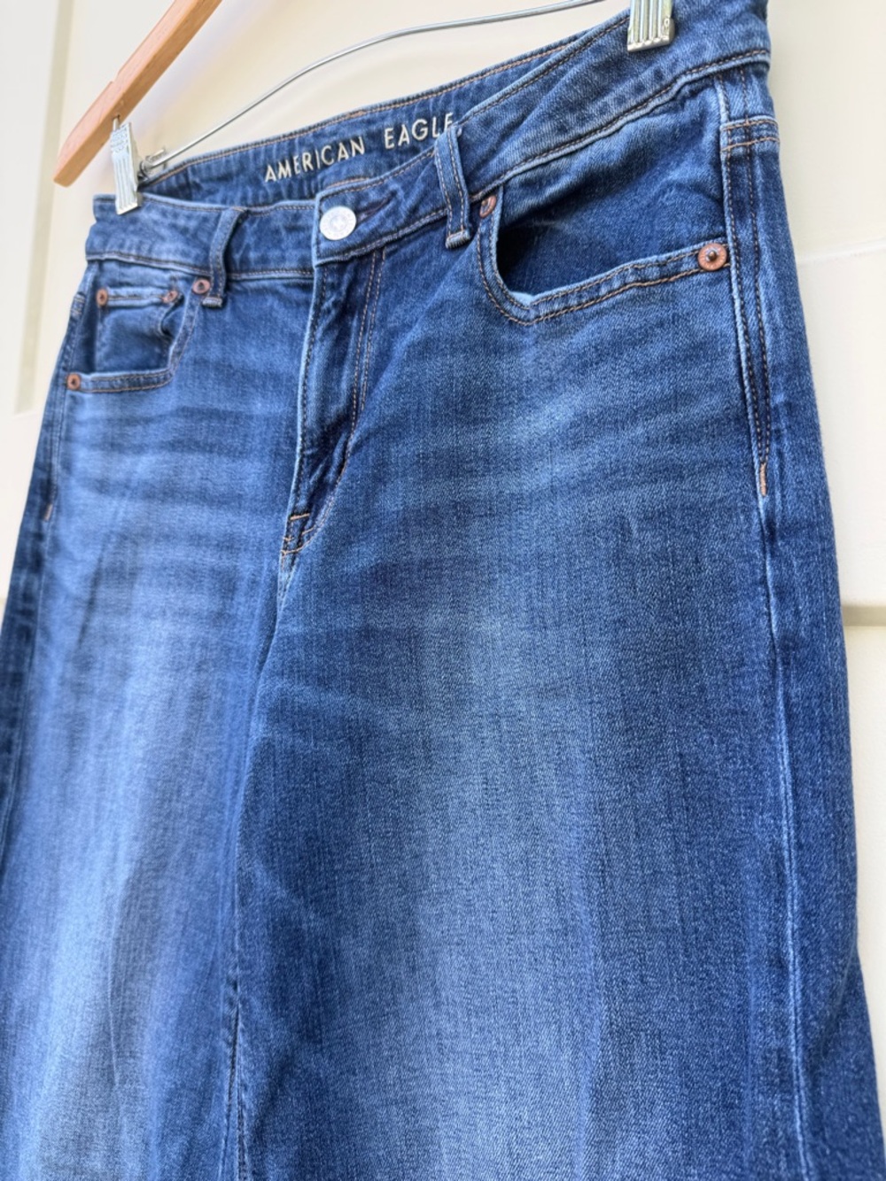 American Eagle Outfitters Blue Low Rise Baggy Jeans - Distressed Hem size 4 - Picture 5 of 11